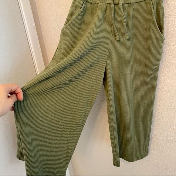 Old Navy green cozy ribbed short sleeve wide leg crop knit jumpsuit romper 10/12 - Picture 6 of 11